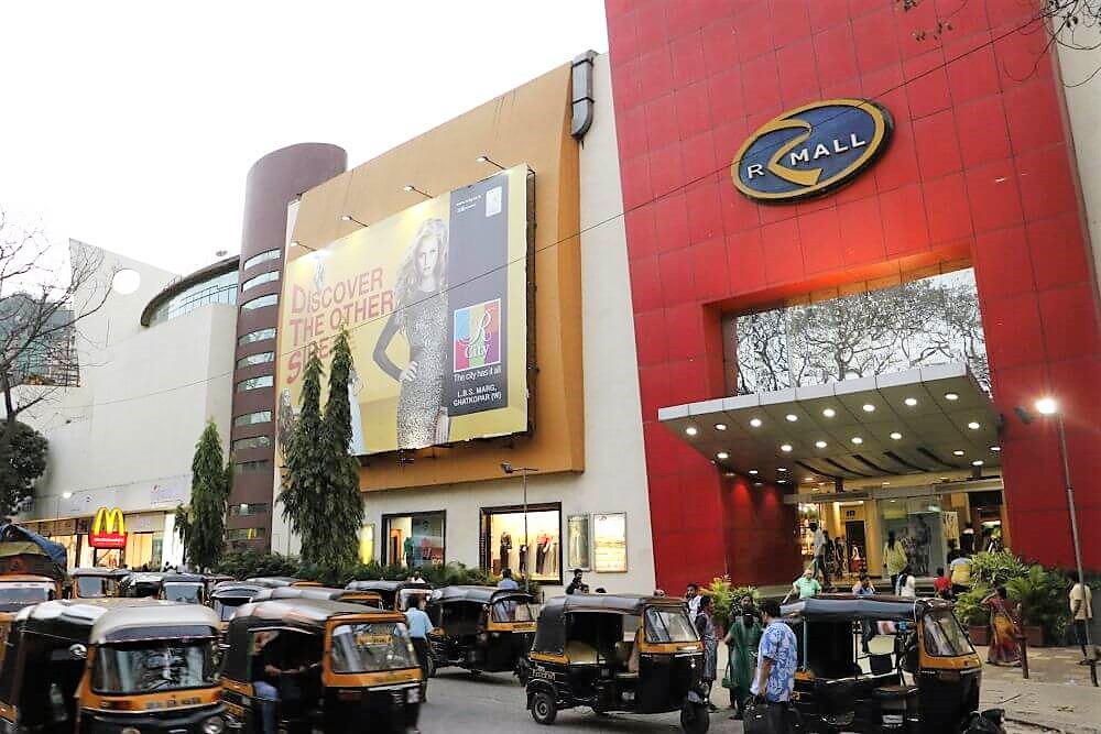 R Mall entrance in Mulund West